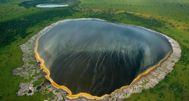 Explosion Crater Drive, Uganda